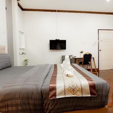 2B Cozy Hostel ตรัง Bagian luar foto