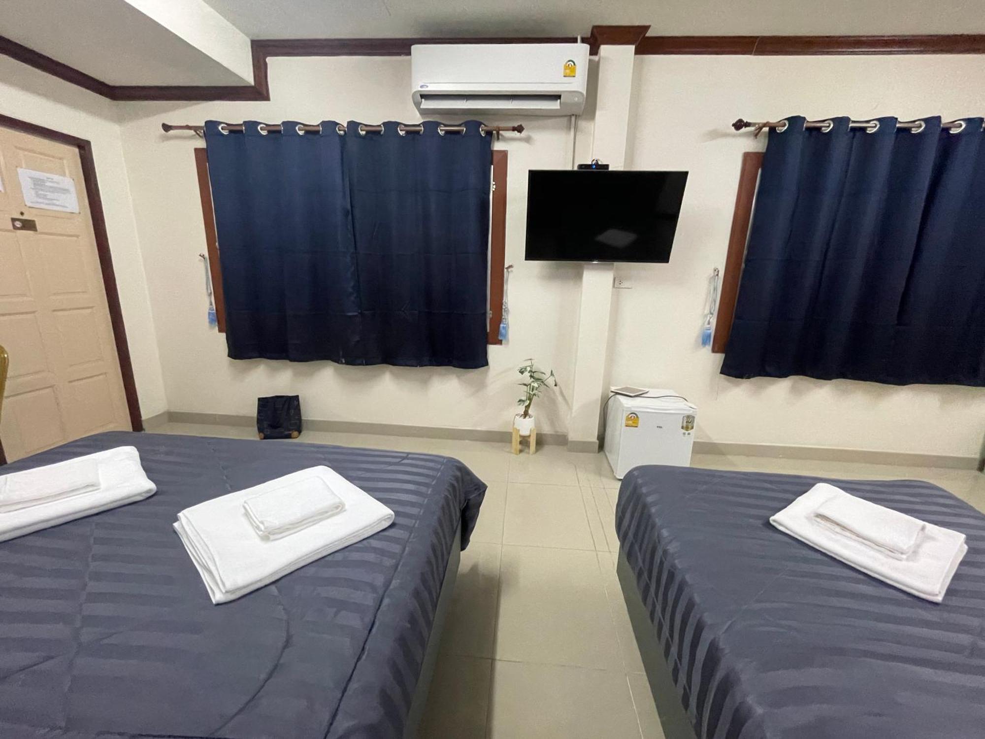 2B Cozy Hostel ตรัง Bagian luar foto