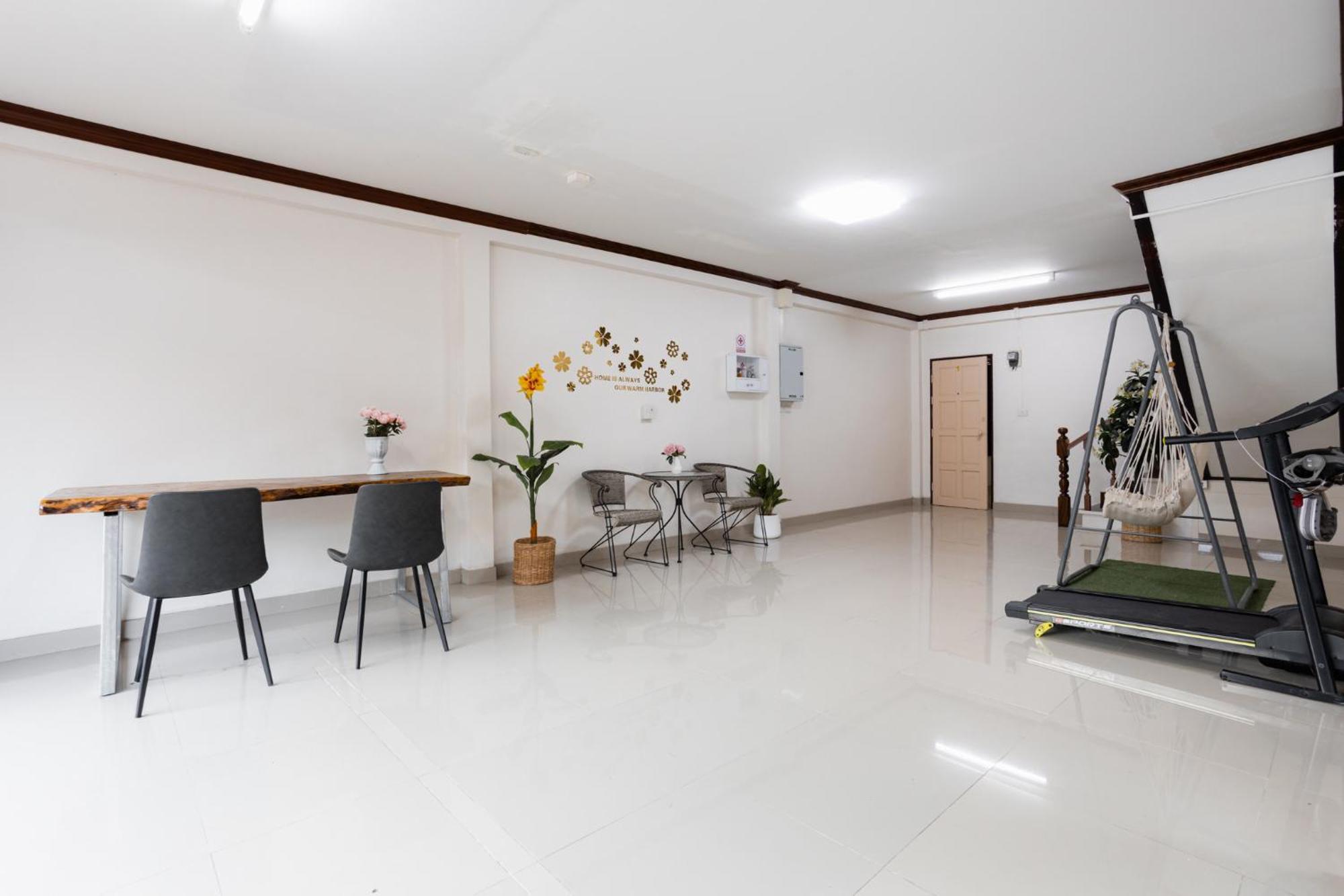 2B Cozy Hostel ตรัง Bagian luar foto