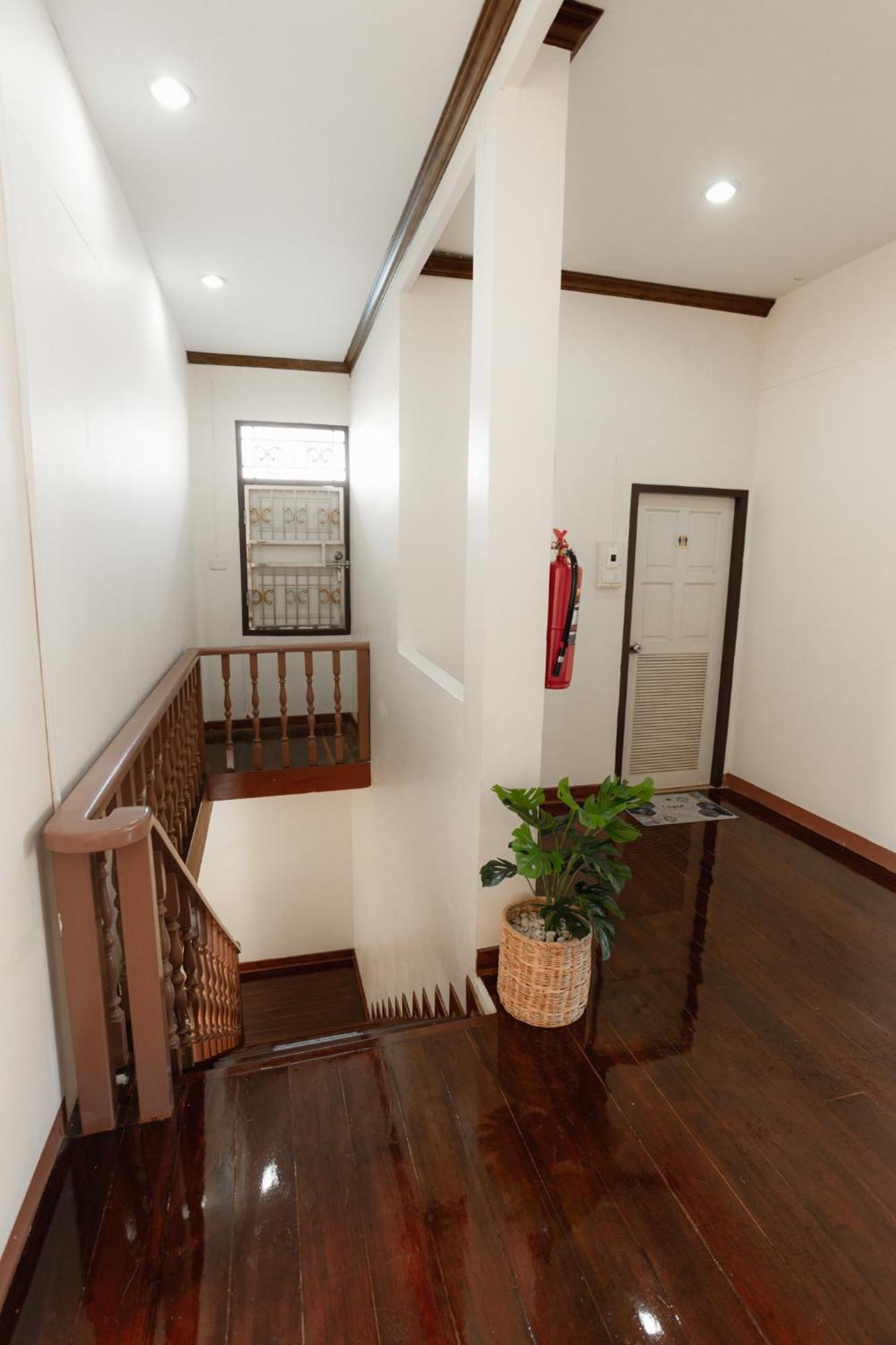 2B Cozy Hostel ตรัง Bagian luar foto